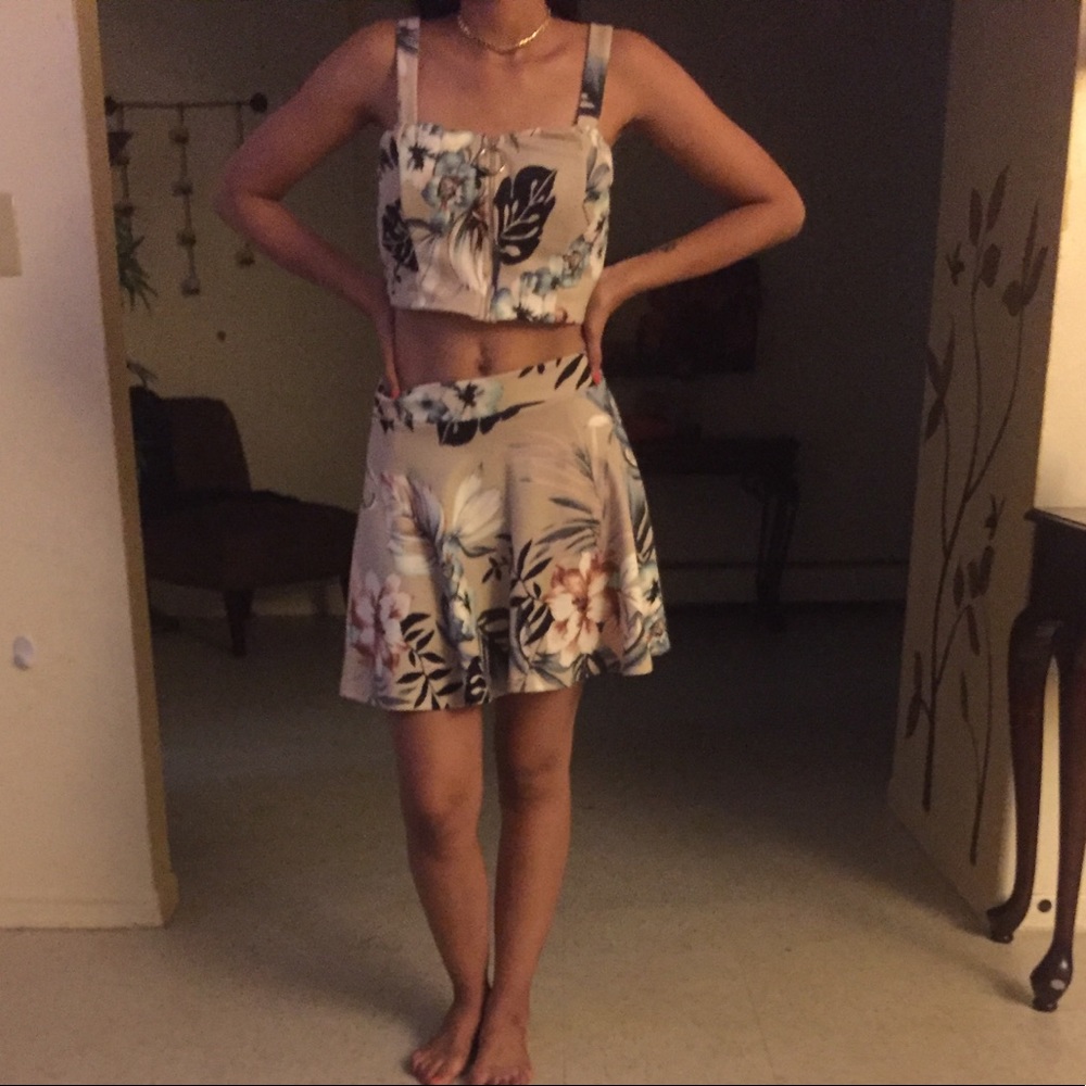 Two piece set mini skirt and crop top